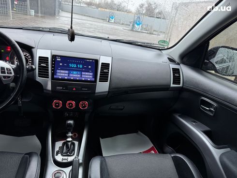 Mitsubishi Outlander XL 2011 черный - фото 15