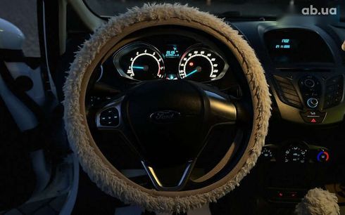 Ford Fiesta 2016 - фото 11