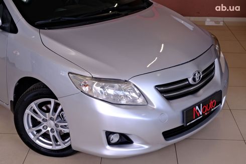 Toyota Corolla 2007 серебристый - фото 3