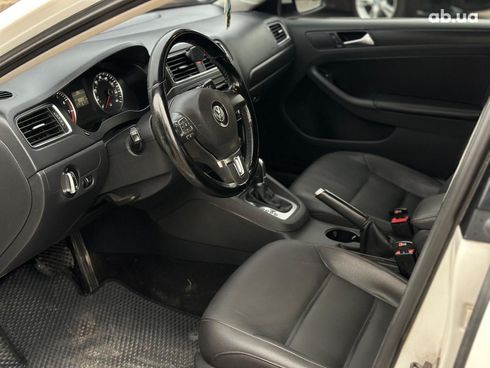 Volkswagen Jetta 2012 белый - фото 24