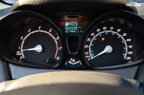 Ford Fiesta 2018 серый - фото 16