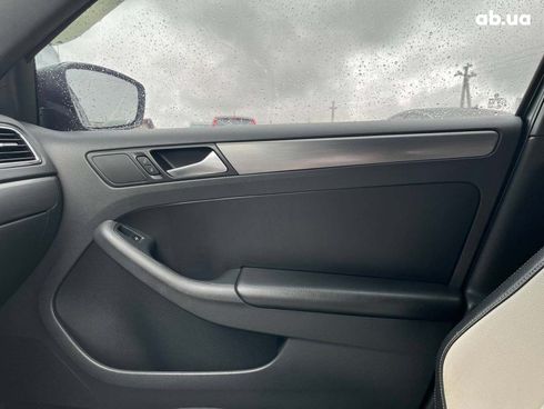 Volkswagen Jetta 2016 серый - фото 25