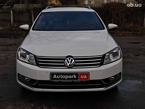 Volkswagen Passat 2012 белый - фото 2