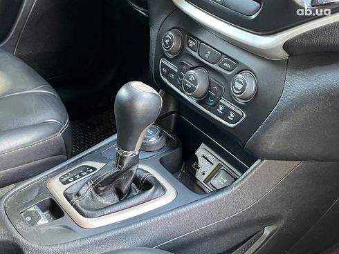 Jeep Cherokee 2015 черный - фото 38