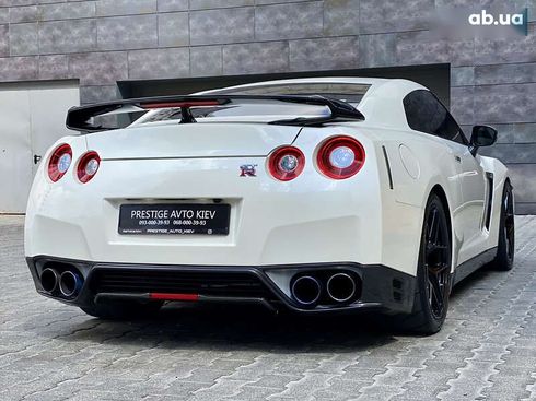 Nissan GT-R 2013 - фото 17