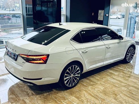 Skoda Superb 2021 - фото 6