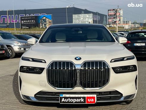 BMW i7 2023 белый - фото 7