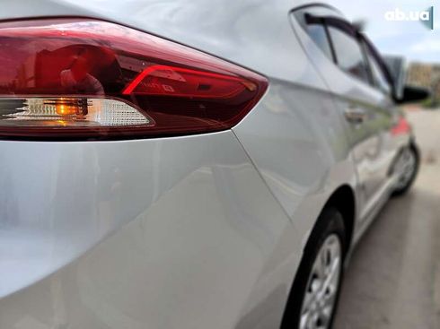Hyundai Elantra 2016 - фото 18