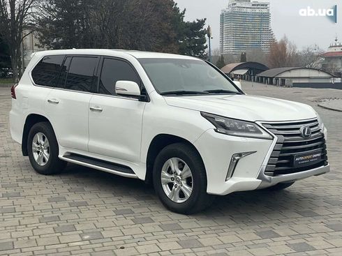Lexus LX 2017 - фото 4