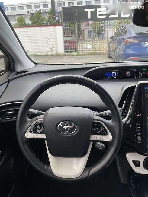 Toyota Prius 2017 - фото 17