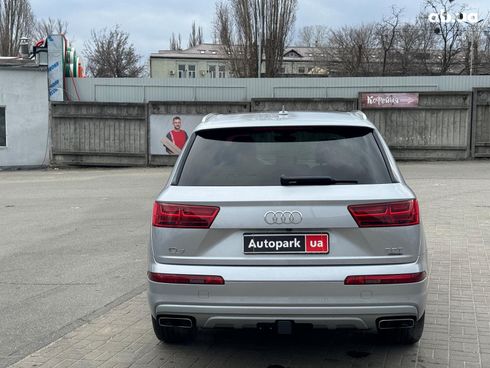 Audi Q7 2018 серый - фото 13