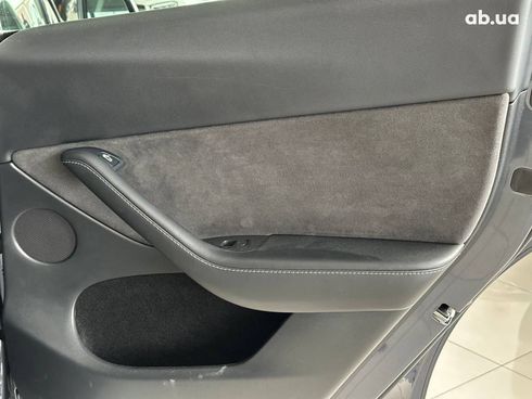 Tesla Model Y 2023 серый - фото 14