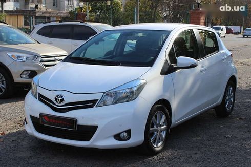 Toyota Yaris 2014 - фото 8