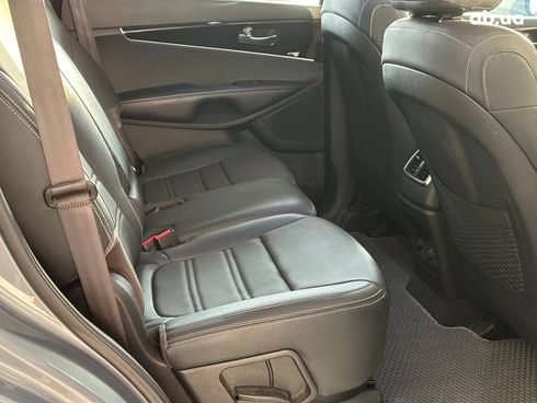 Kia Sorento 2019 серый - фото 18