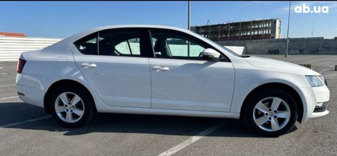 Skoda Octavia 2018 белый - фото 8