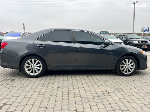 Toyota Camry 2013 серый - фото 12