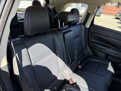 Mitsubishi Outlander 2018 - фото 21