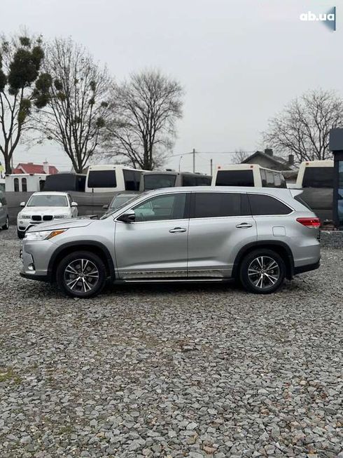 Toyota Highlander 2017 - фото 2