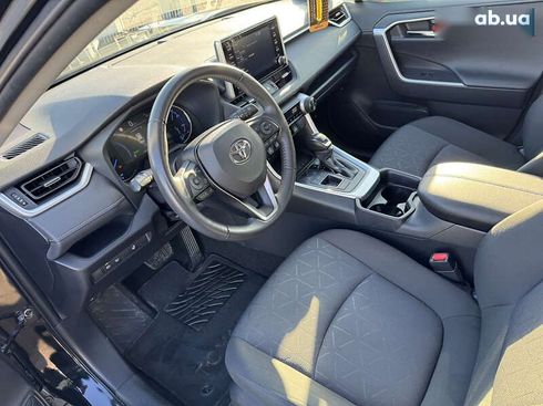 Toyota RAV4 2021 - фото 15