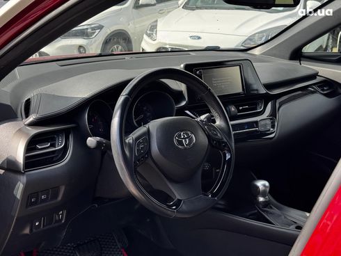 Toyota C-HR 2017 красный - фото 16