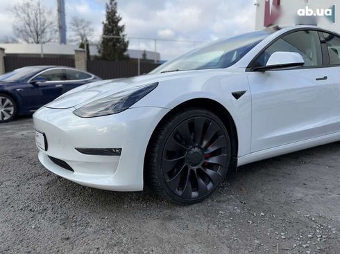 Tesla Model 3 2022 - фото 11