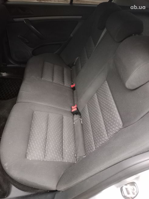 Skoda Octavia 2011 серебристый - фото 16