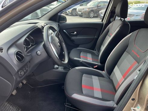 Renault Sandero 2019 бежевый - фото 25