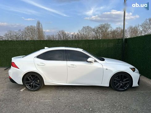 Lexus IS 2019 - фото 6