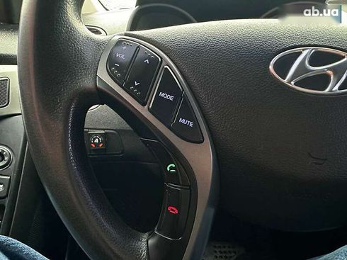 Hyundai Elantra 2012 - фото 18