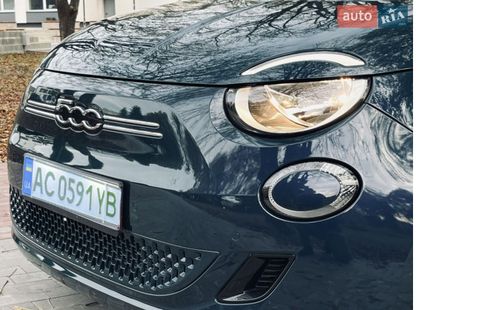 Fiat 500E 2023 зеленый - фото 9