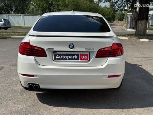 BMW 5 серия 2015 белый - фото 4