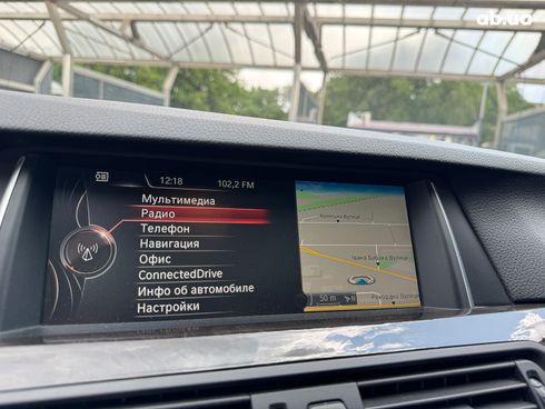 BMW 5 серия 2015 серый - фото 30