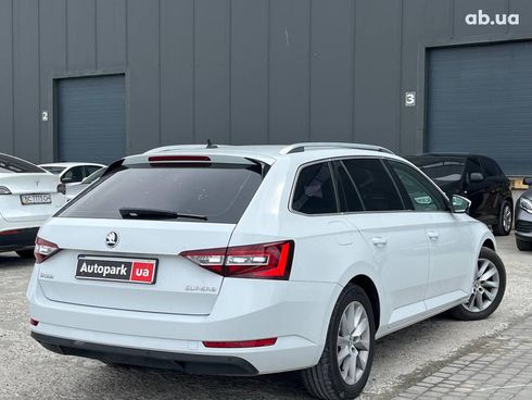 Skoda Superb 2018 белый - фото 7