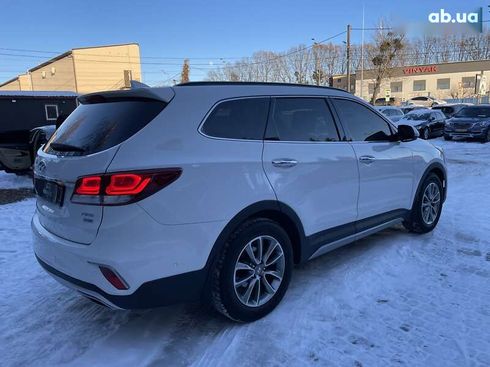 Hyundai Grand Santa Fe 2017 - фото 14