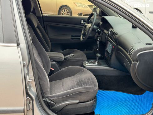 Volkswagen Passat 2001 серый - фото 22