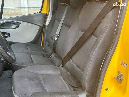 Renault Trafic 2017 желтый - фото 10