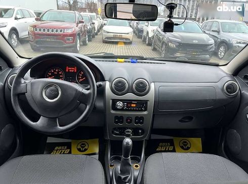 Dacia Sandero 2011 - фото 12