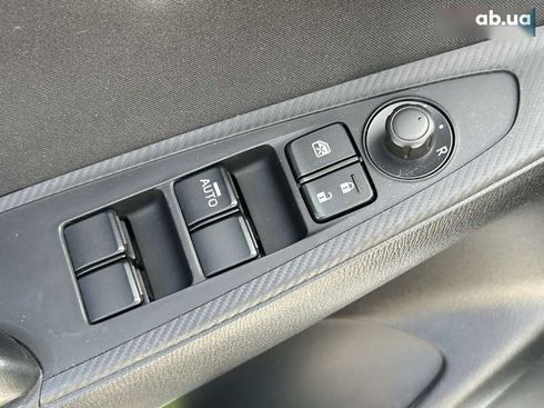Toyota Yaris 2017 - фото 15
