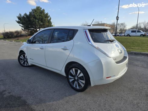 Nissan Leaf 2015 белый - фото 6