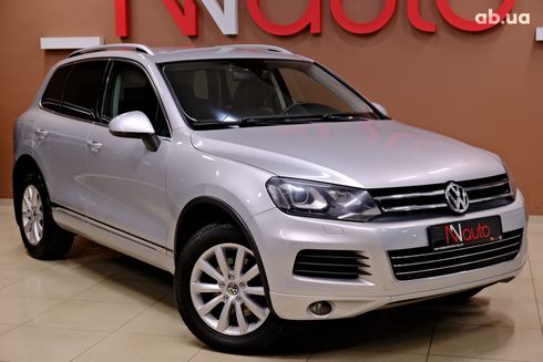 Volkswagen Touareg 2013 серебристый - фото 4