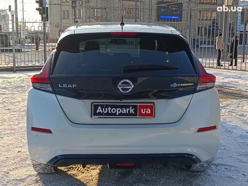 Nissan Leaf 2018 белый - фото 5