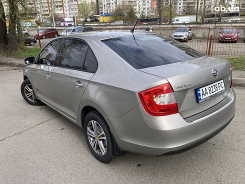 Skoda Rapid 2013 бежевый - фото 6