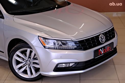 Volkswagen Passat 2017 серебристый - фото 3