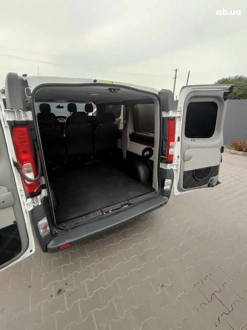 Renault Trafic 2010 белый - фото 6