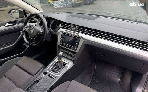 Volkswagen Passat 2017 - фото 12