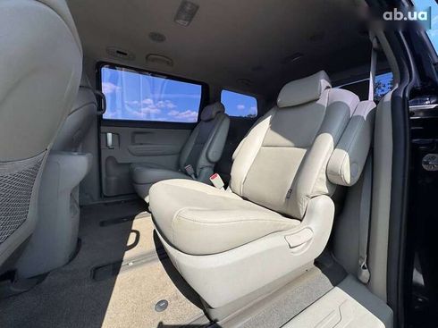 Kia Carnival 2017 - фото 20
