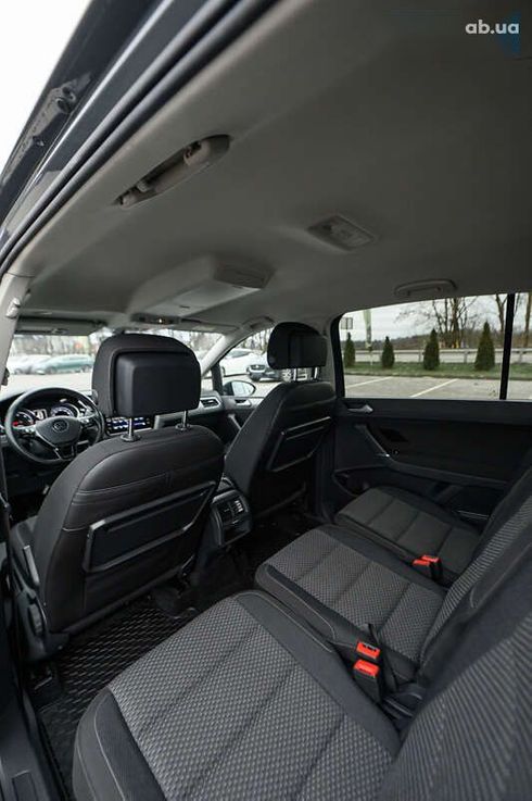 Volkswagen Touran 2020 - фото 23