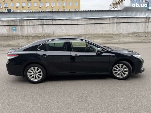 Toyota Camry 2019 - фото 5