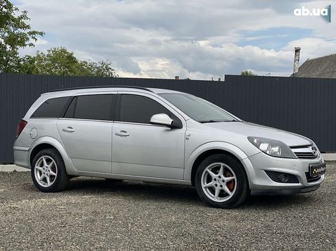 Opel Astra 2010 - фото 4