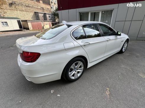 BMW 5 серия 2013 белый - фото 4